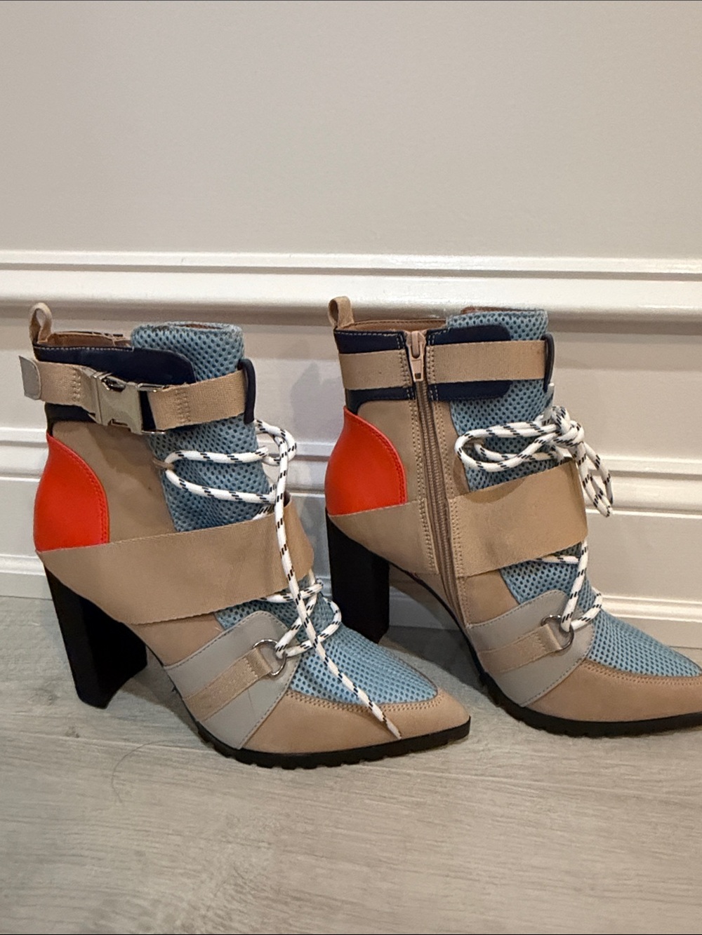 NEVER WORN Steve Madden Multicolor Lace-Up Heeled Ankle Boots